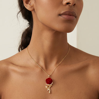 Le collier rose qui attire tous les regards à Kinshasa